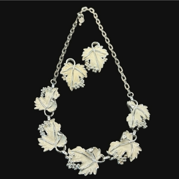 Sarah Coventry Necklace & Earrings Set White Enamel Leaf Grape Vineyard - Picture 3 of 11